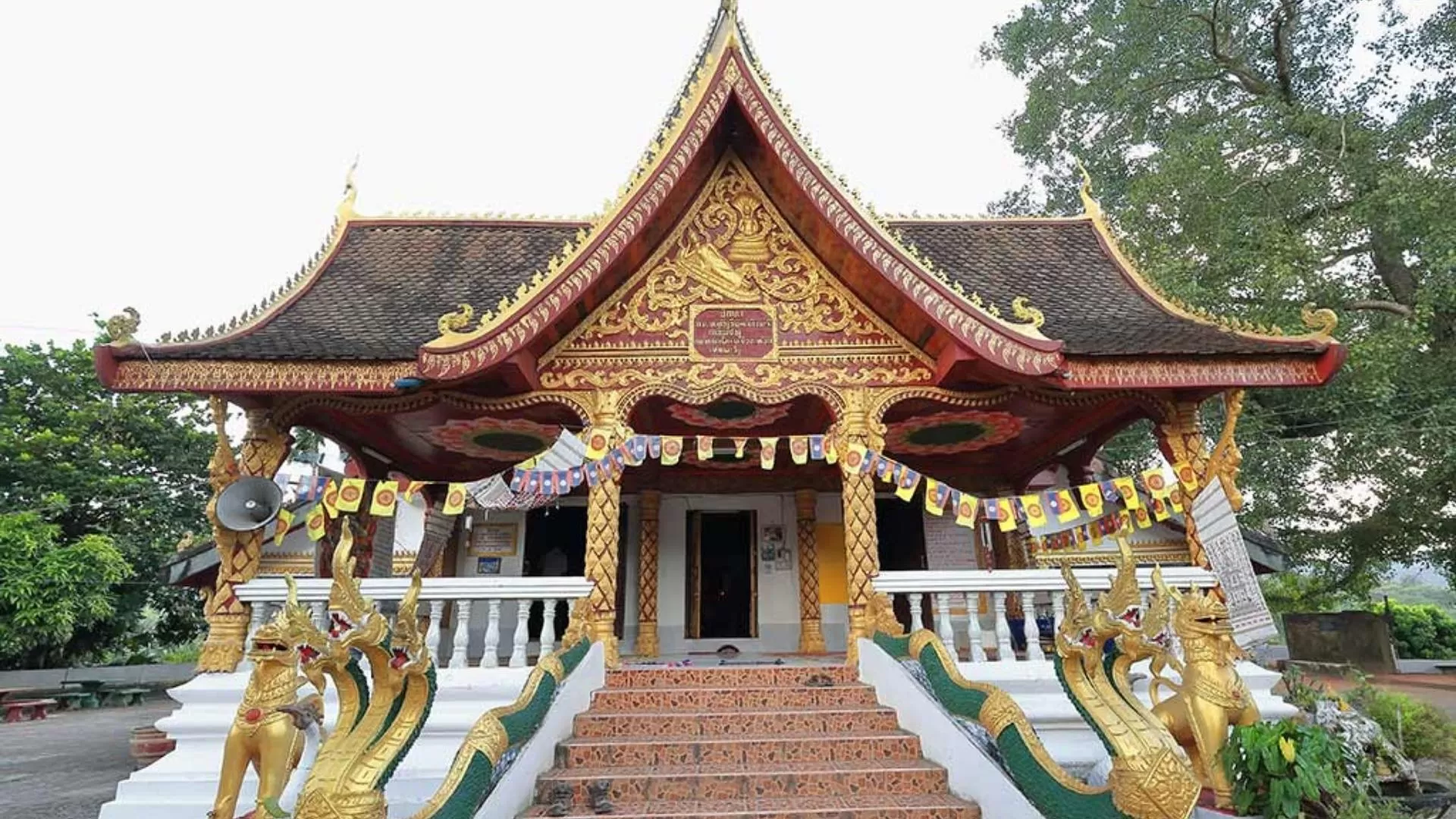 Wat Pha Singkham temple