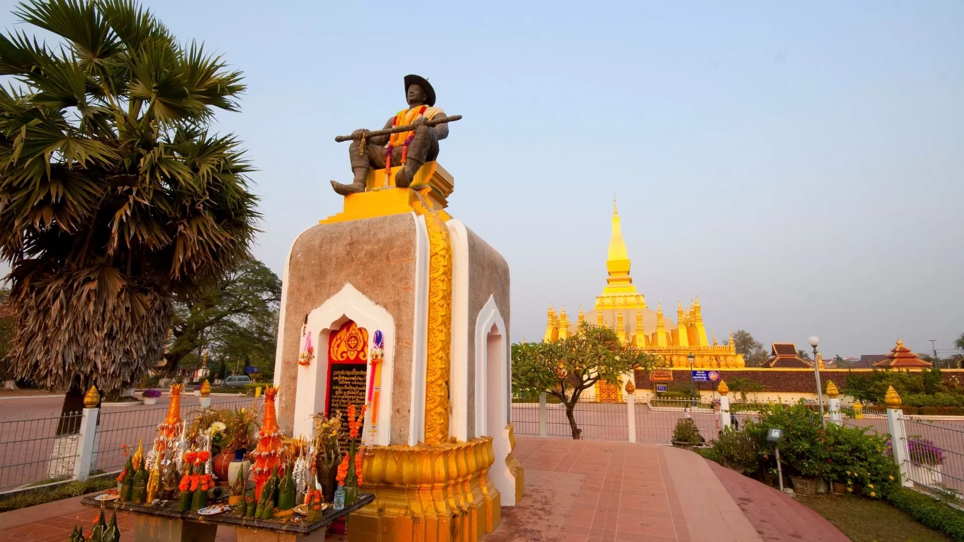 Statue of King Setthathirath