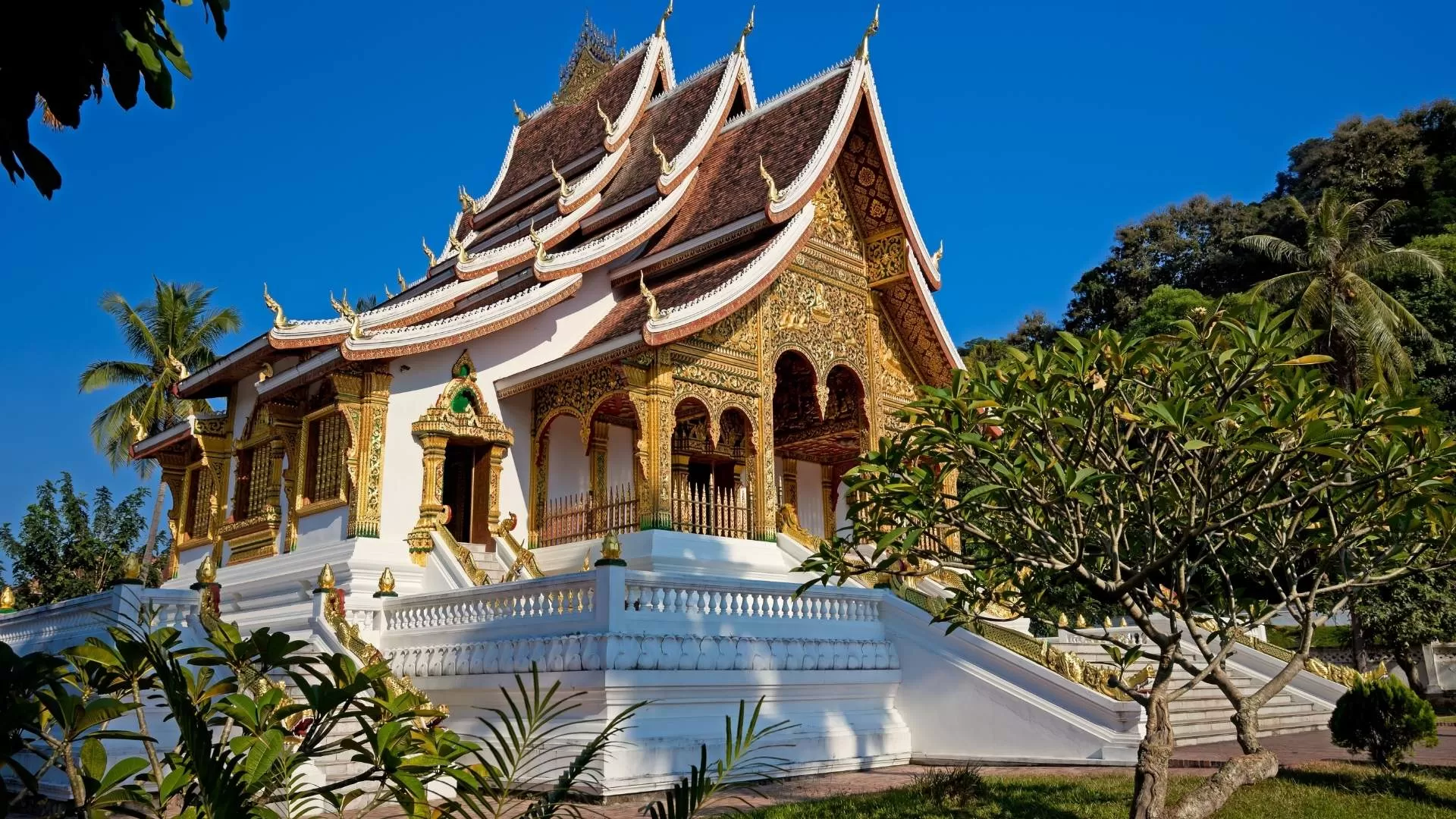 Wat Mai Suwannaphumaham