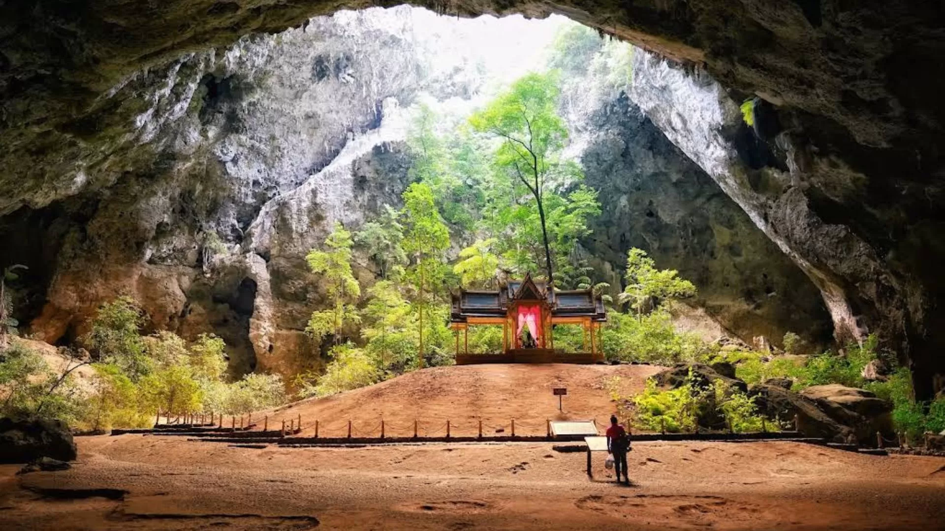 Grotte de Phraya Nakhon