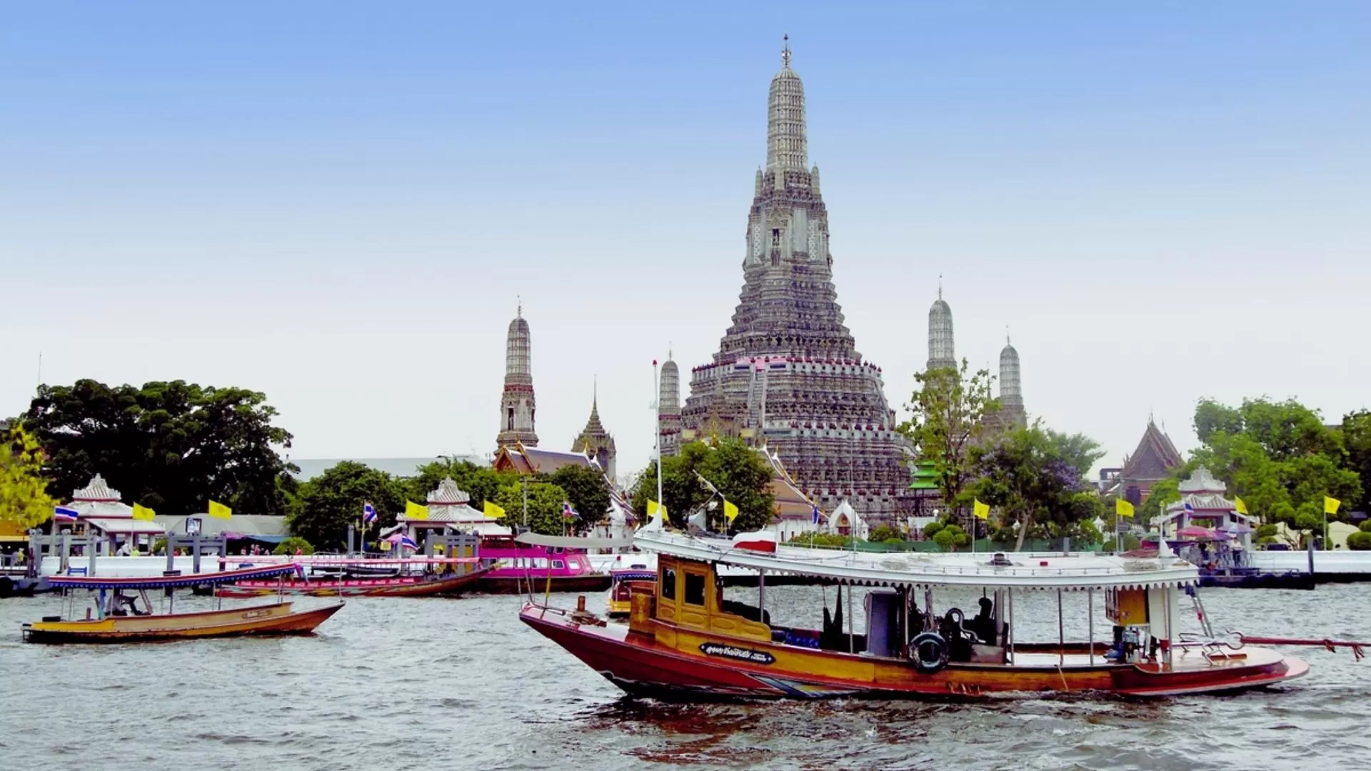 Cruise on Chao Phraya river