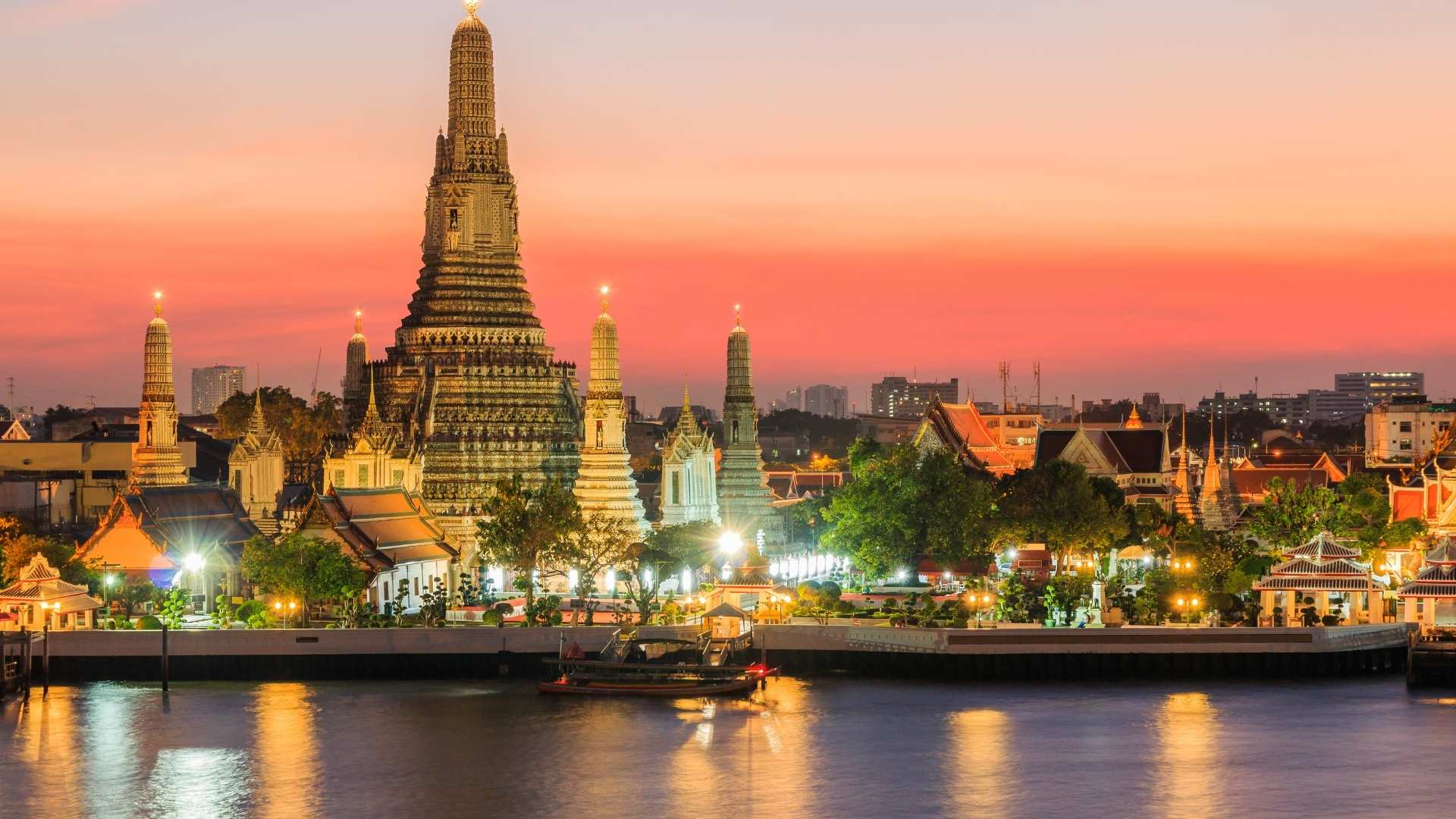 Wat Arun - The temple of dawn in Bangkok