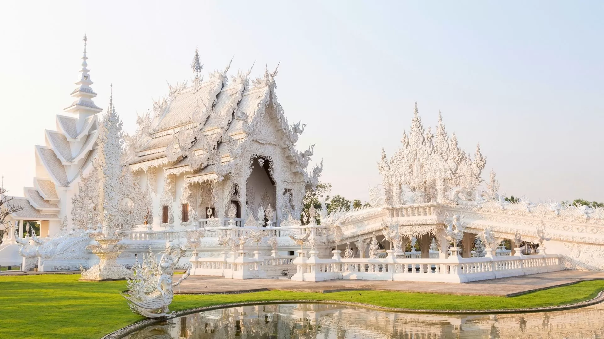 Wat Rong Khun (White Temple)
