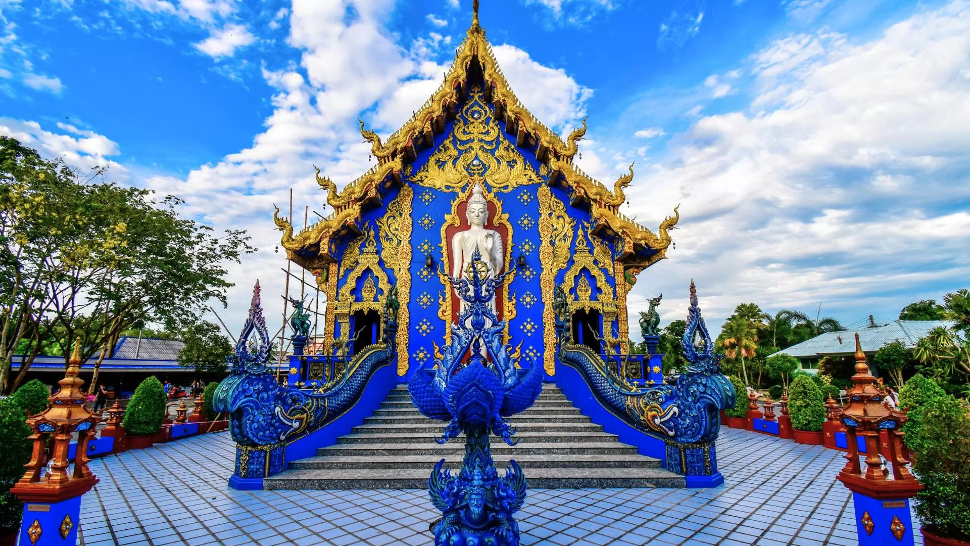 Blue Temple (Wat Rong Suea Ten)
