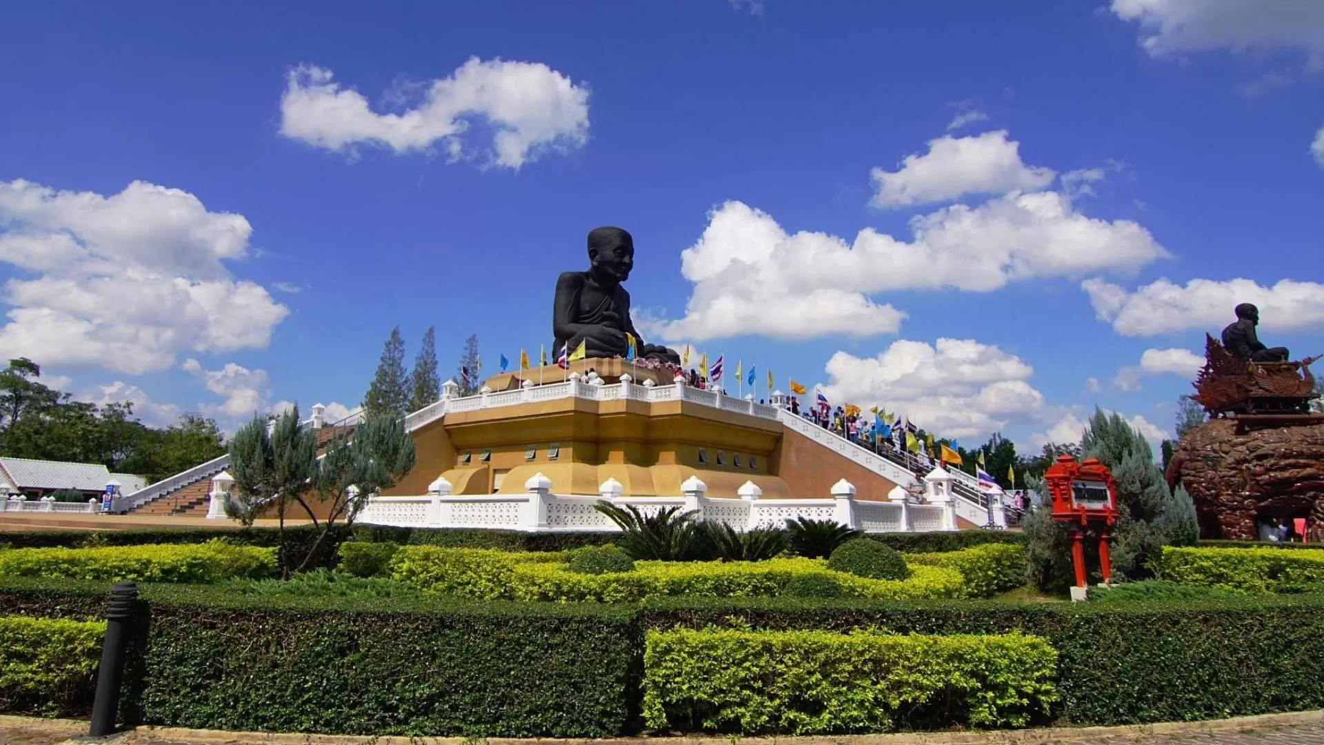 Huay Mongkol Temple
