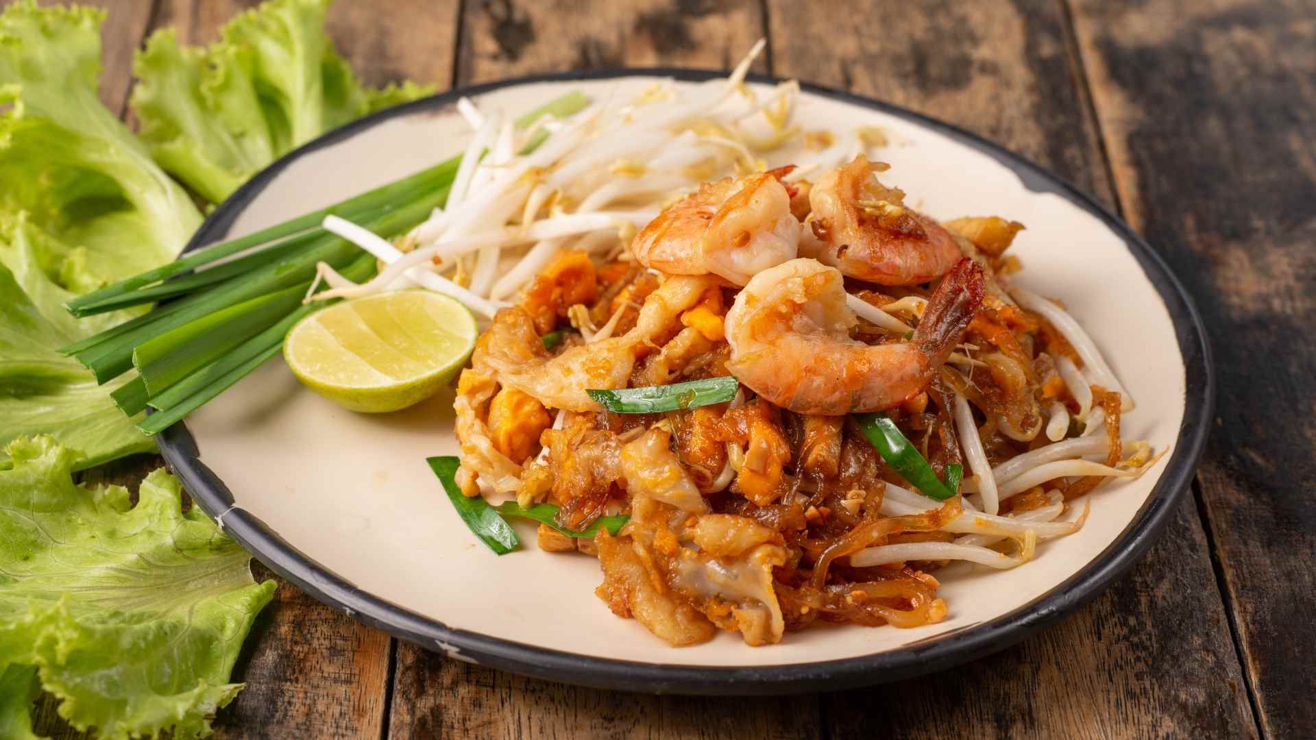Pad Thai (Thai-style stir-fried noodles)