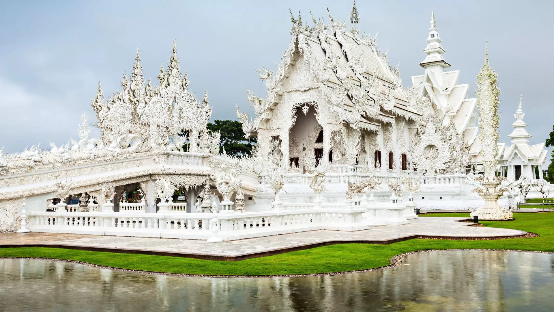 Wat Rong Khun – chef-d'œuvre blanc éclatant de Thaïlande