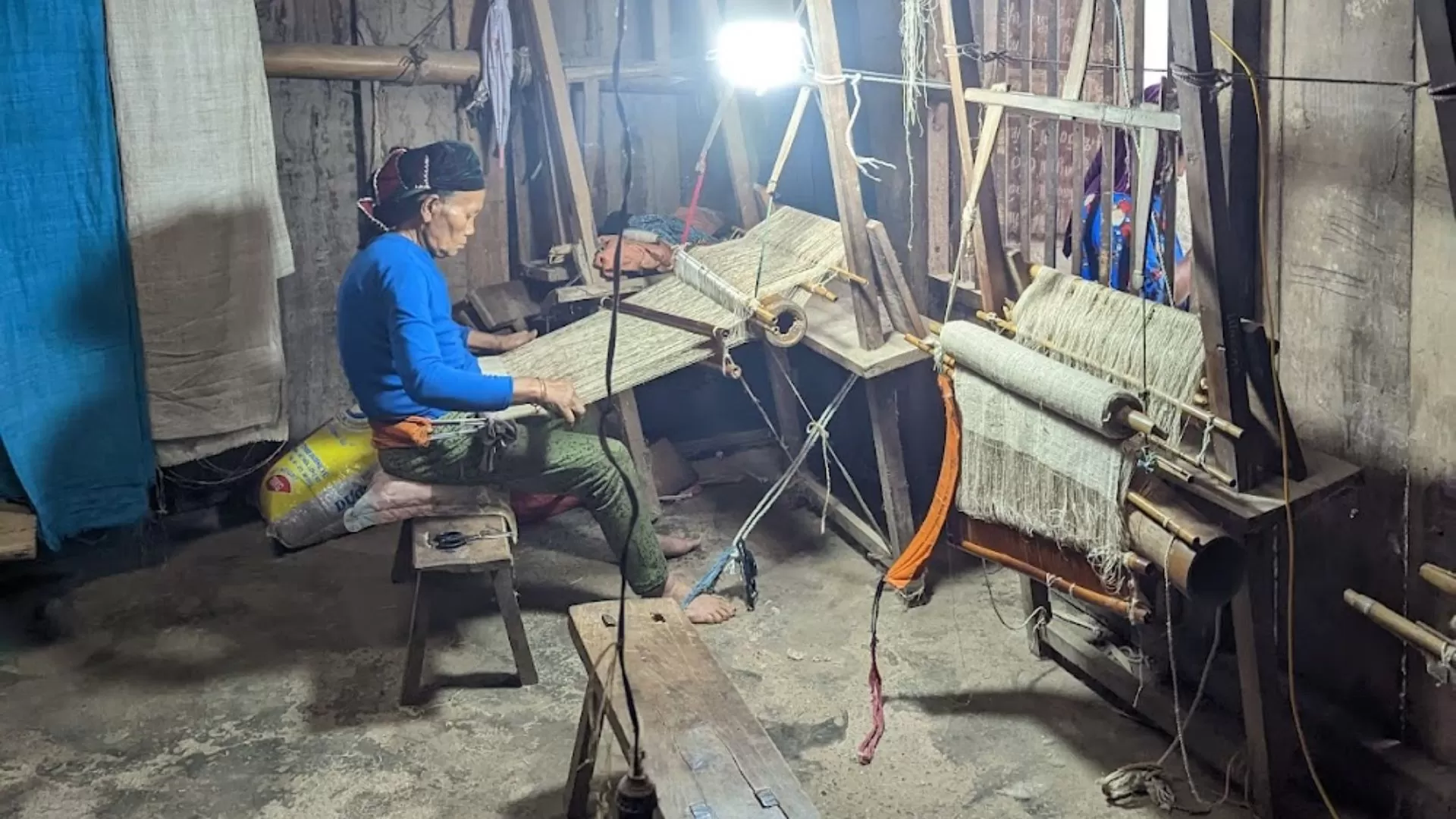 Observing the work of the craftswomen