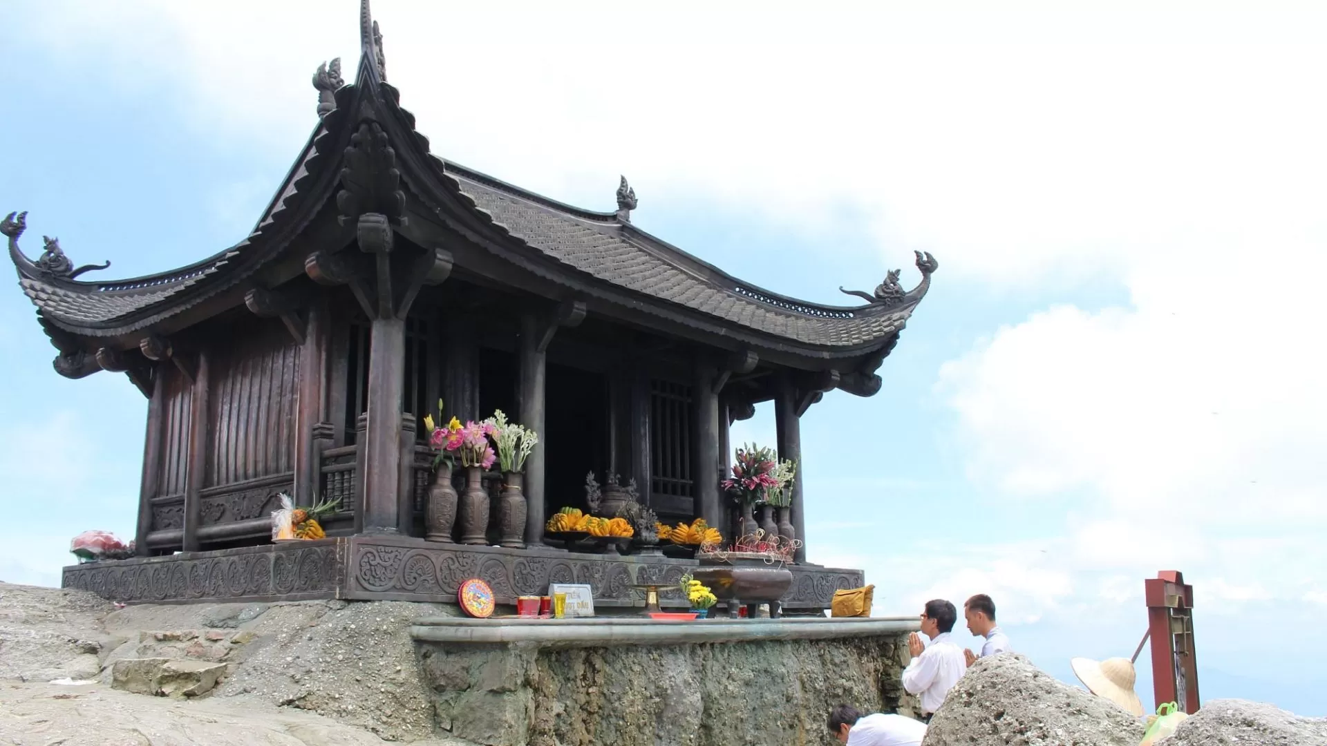 Pagode dans le sommet de Yen Tu