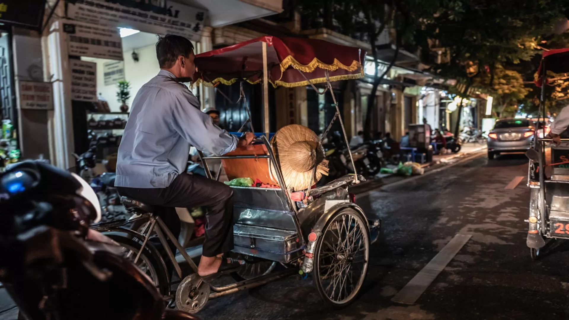 Balade en cyclo pousse de nuit à Hanoi