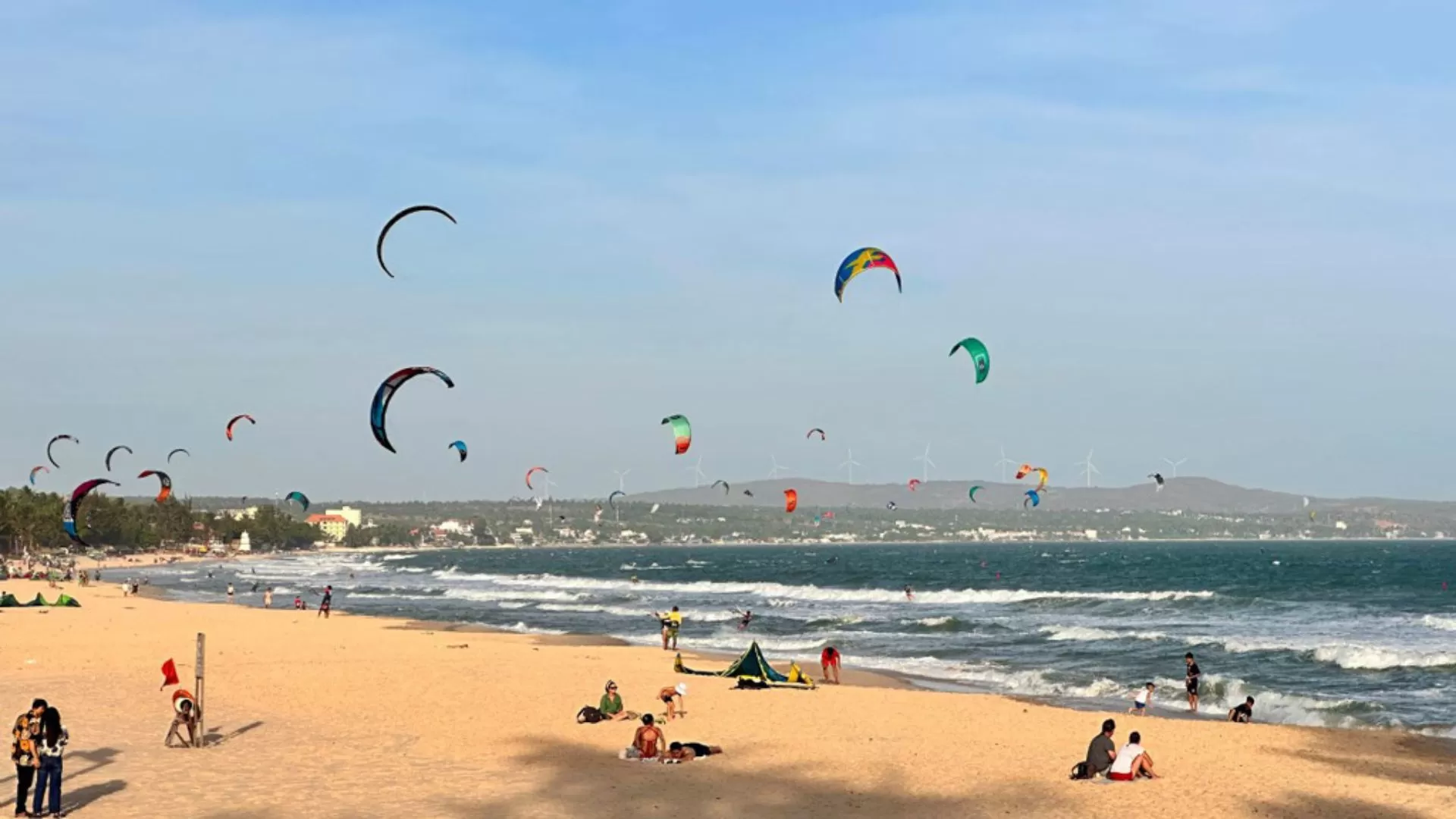 Kitesurfing on the beaches of Mui Ne