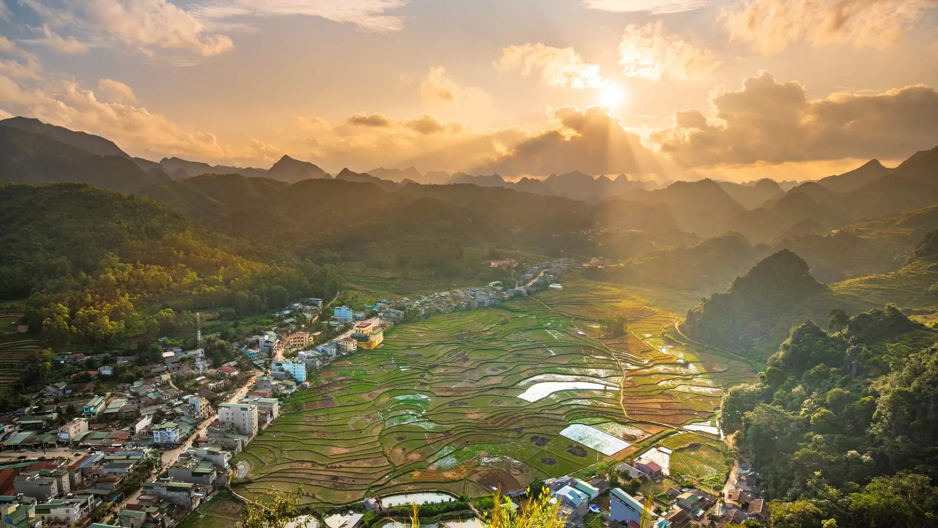 Choose the best time to visit Ha Giang
