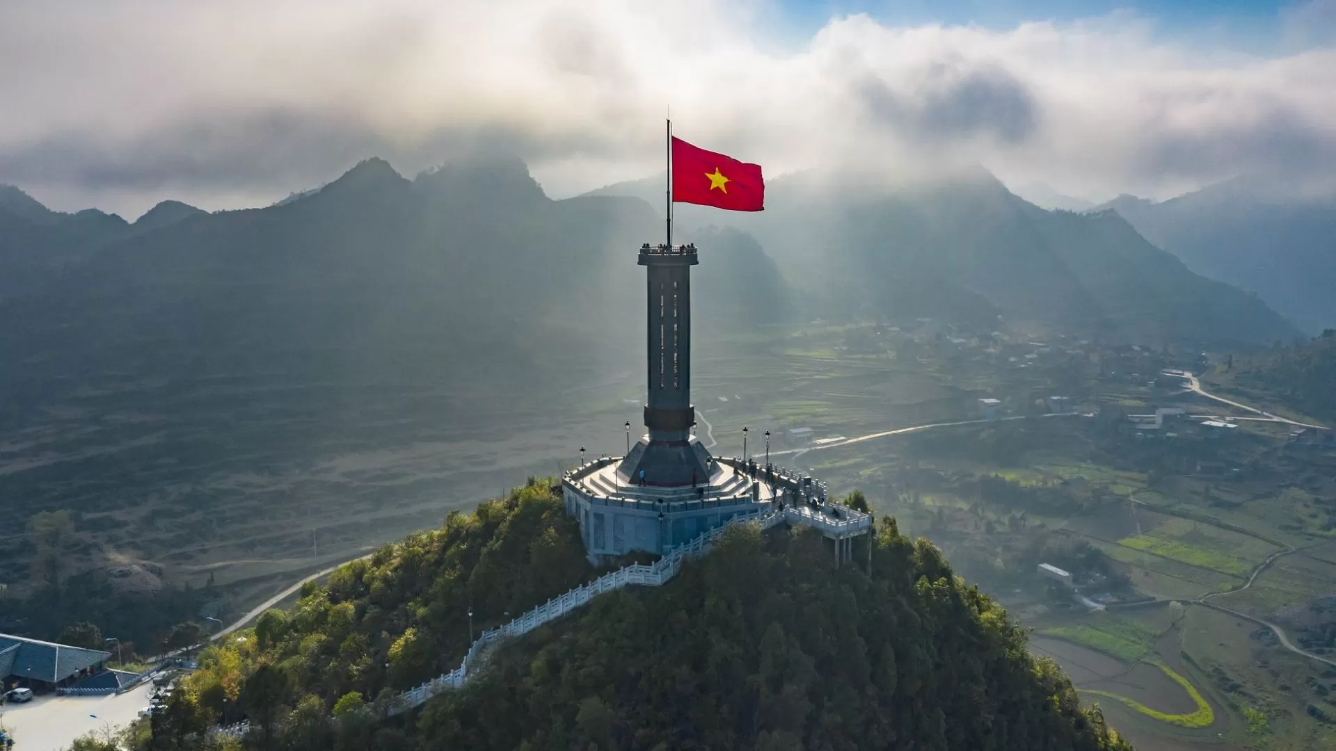 La tour du drapeau Lung Cu