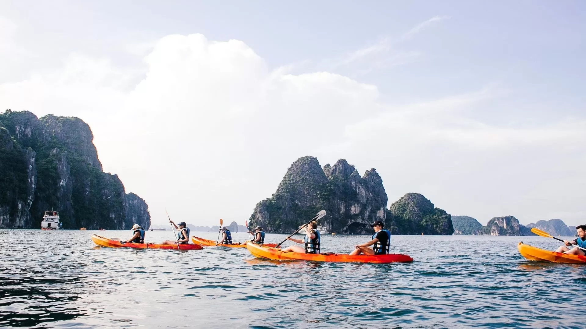 Kayaking in Lan Ha Bay