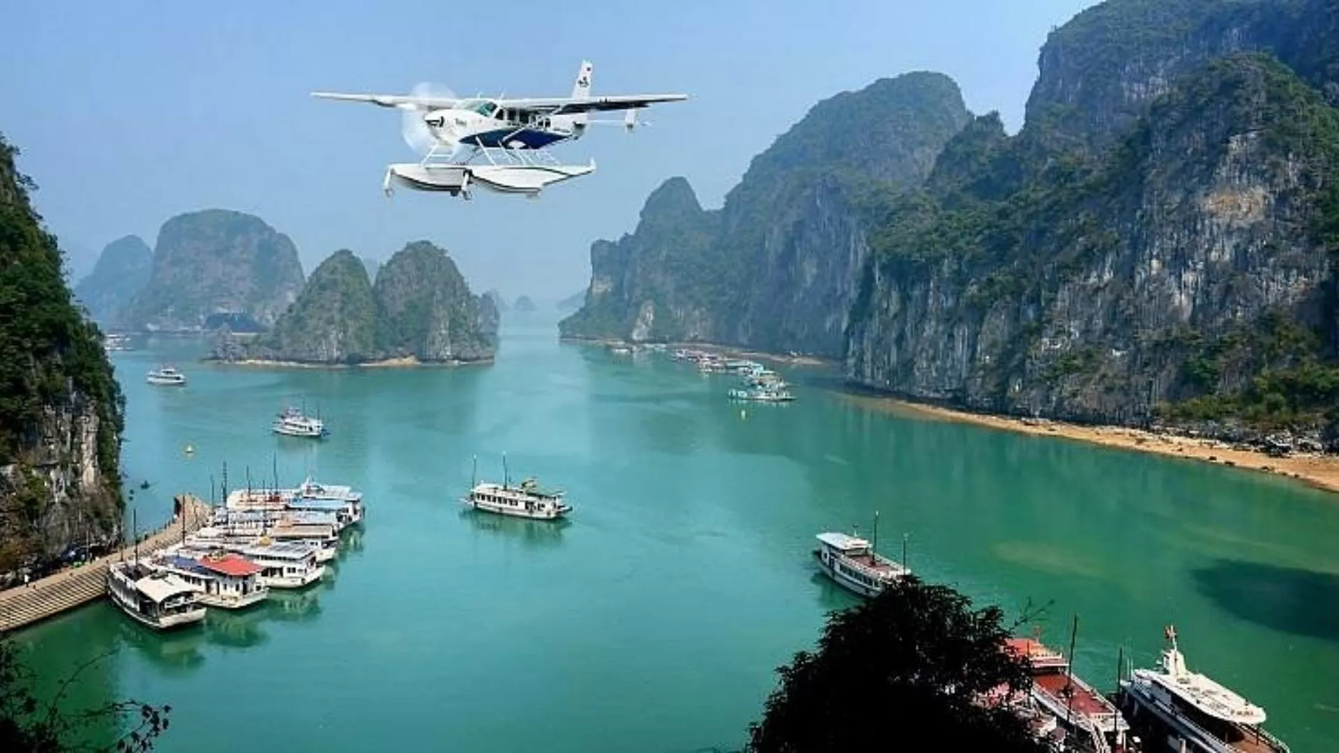 Hydravion à la baie d'Halong