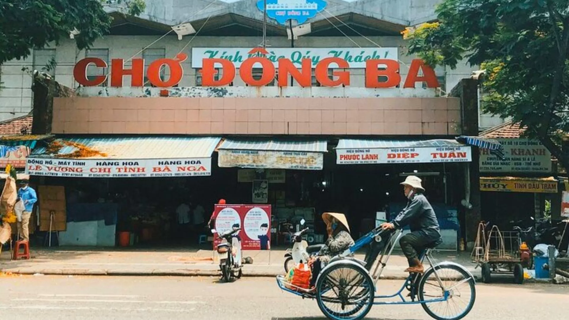 Dong Ba market