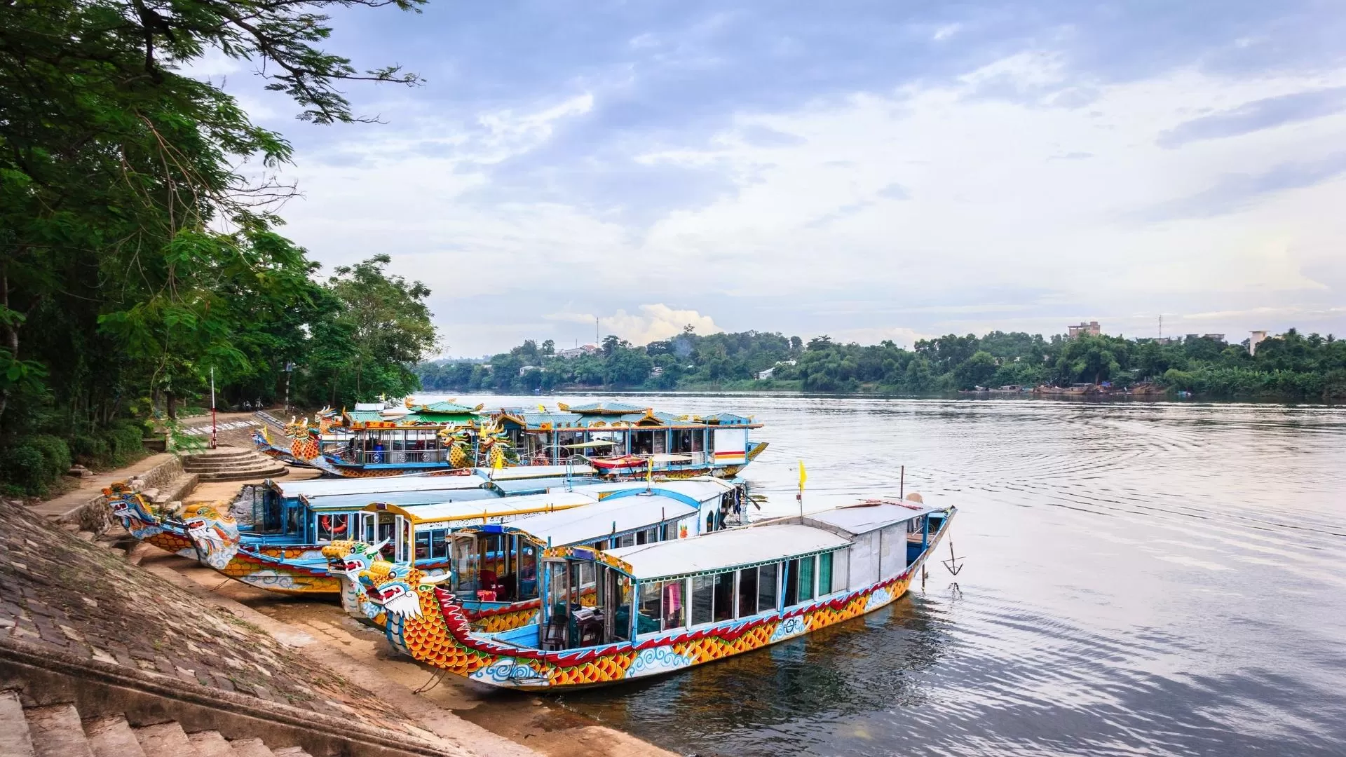 Dragon boat cruise on the Perfume river