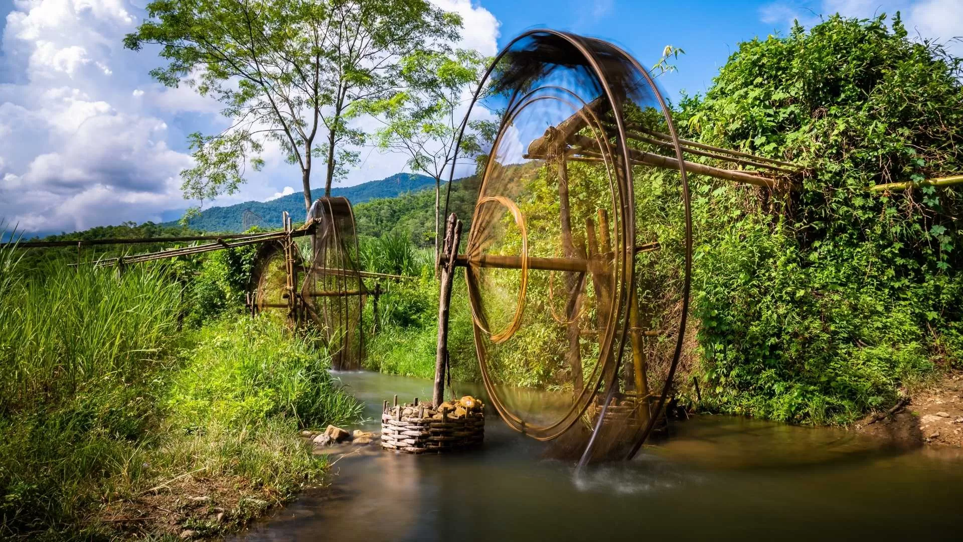 Hieu village waterwheels