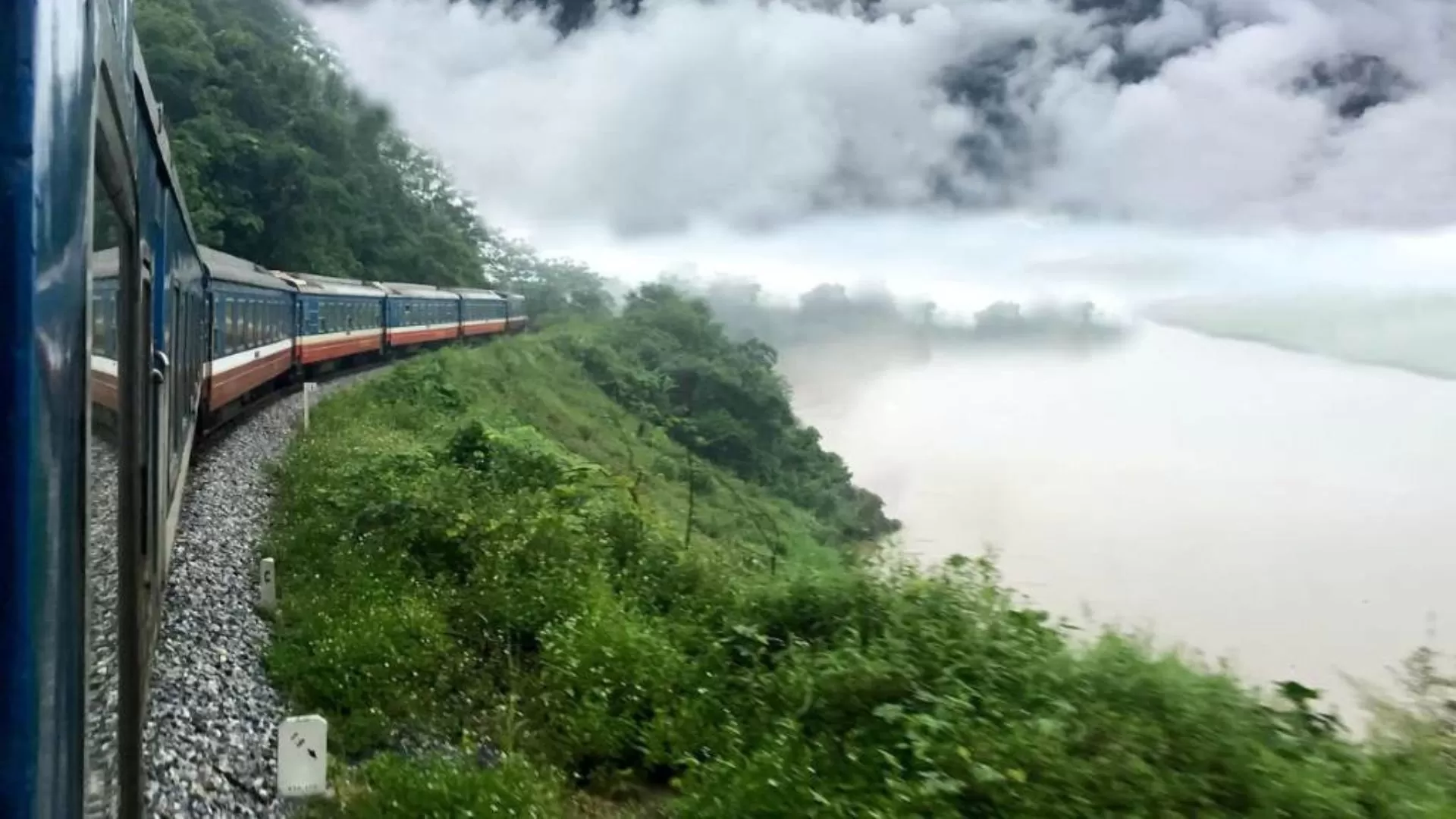 Enjoy scenic view from the train to Sapa