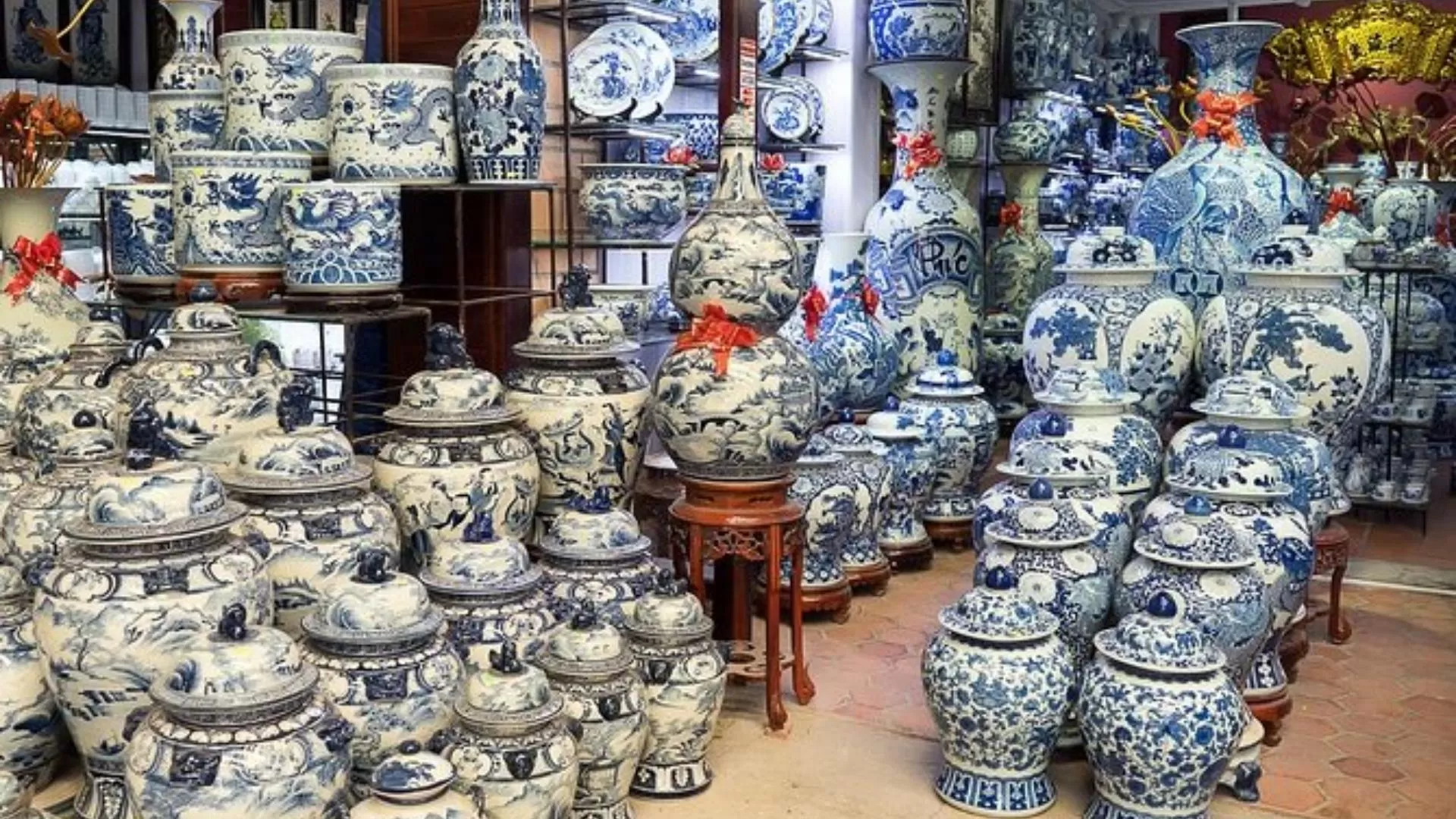 Must-see items in Bat Trang