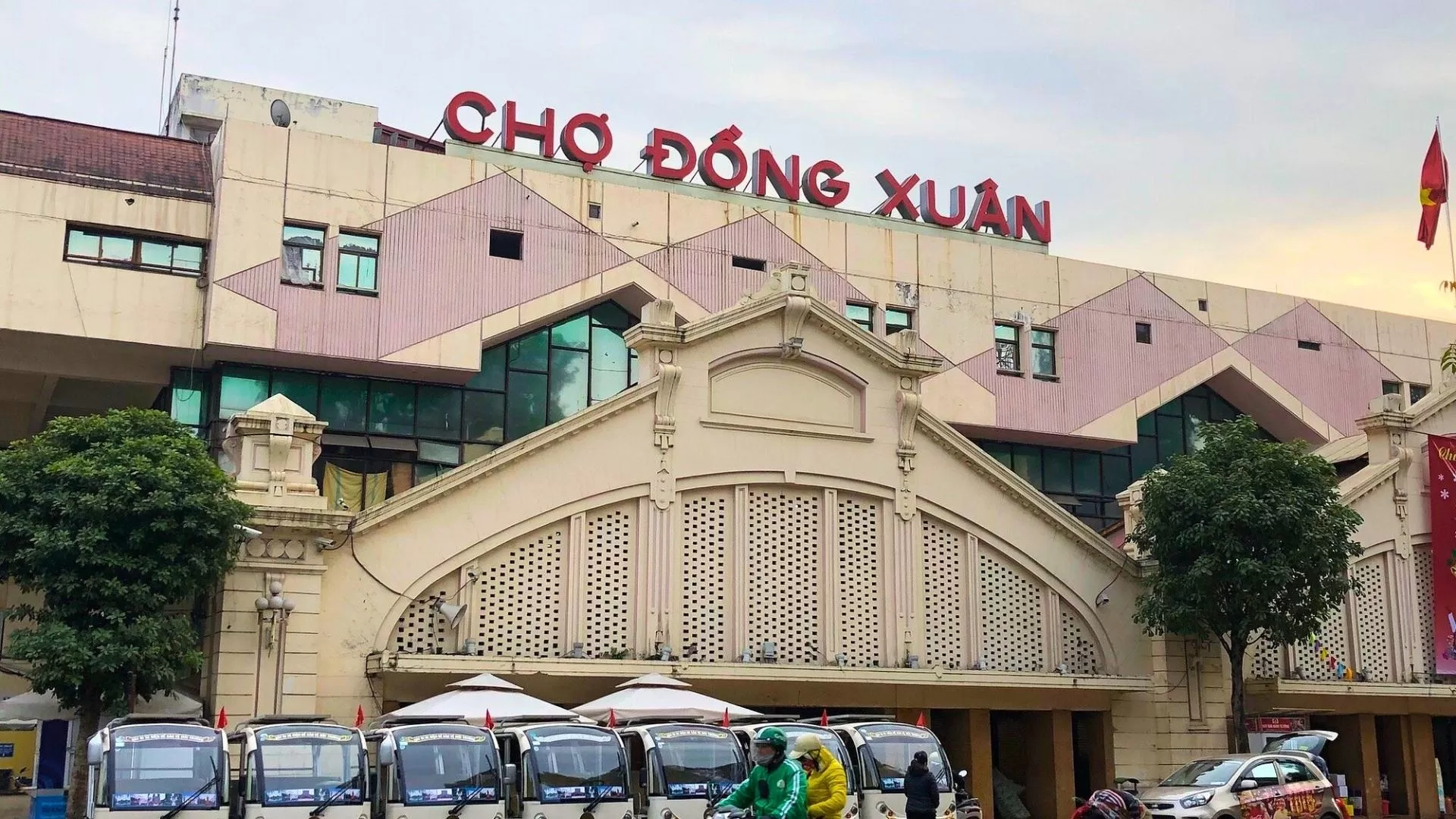 Dong Xuan Market