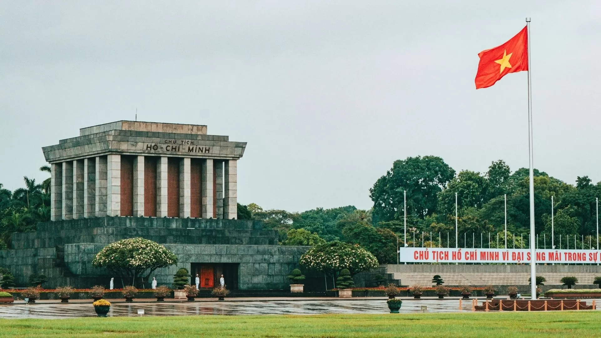 Mausolée de Ho Chi Minh : un lieu de respect et de solennité