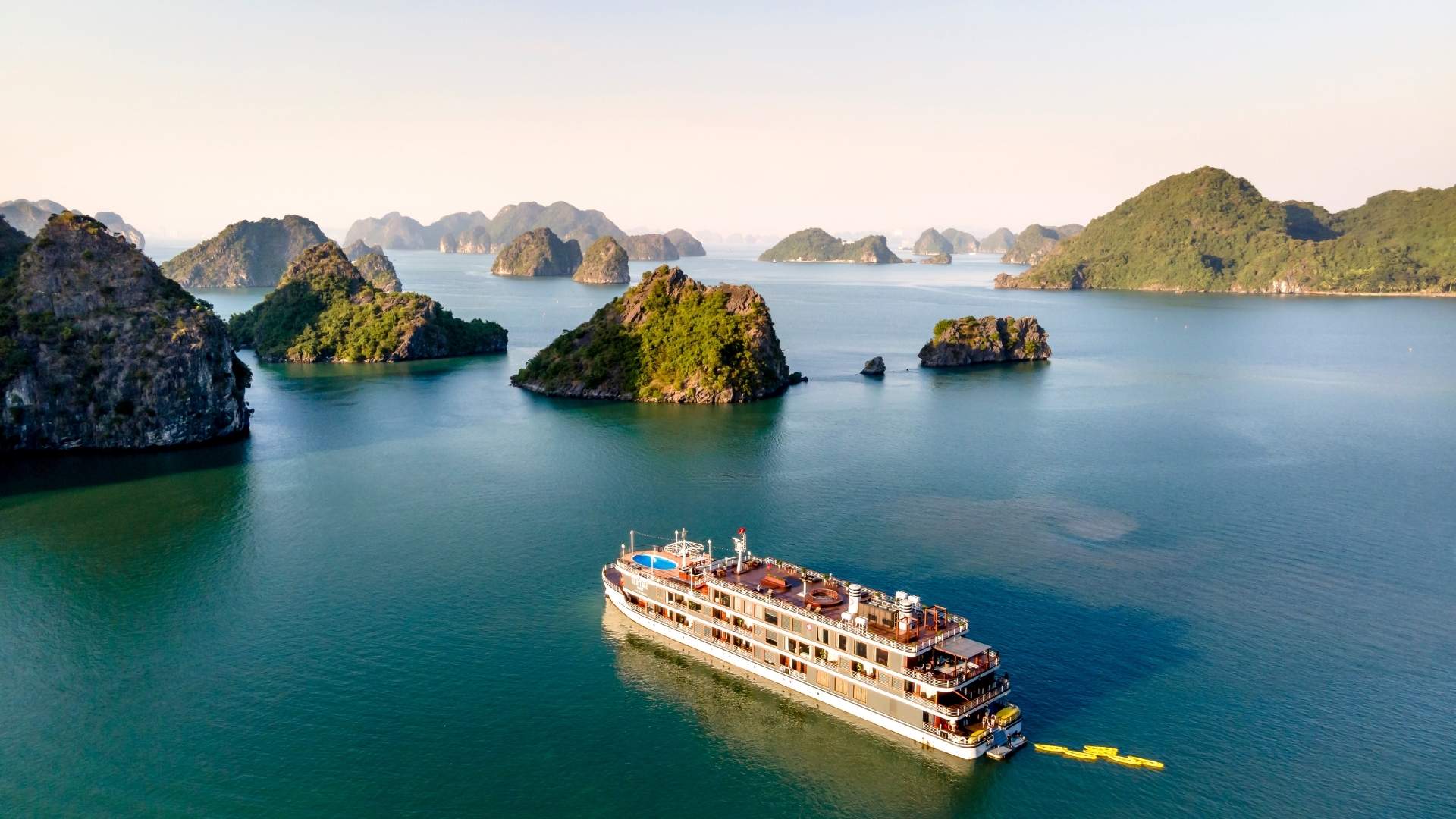 High-end Vietnam tour
