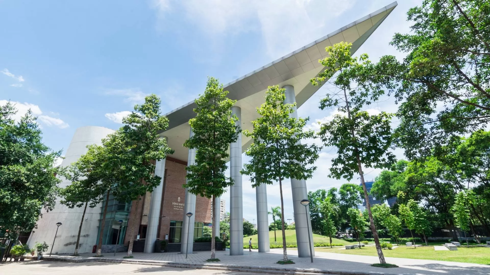 Kite-Shaped Building