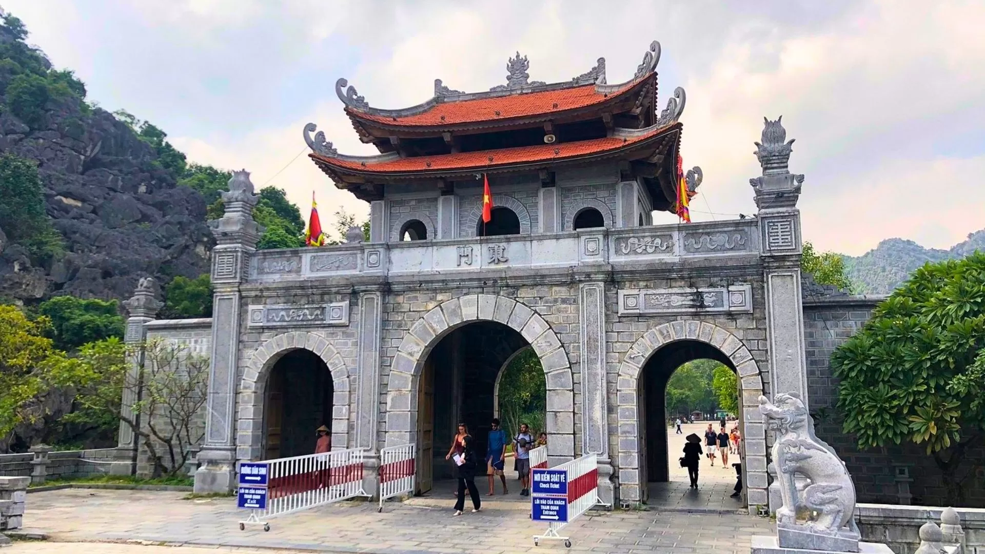 Hoa Lu - Ninh Binh