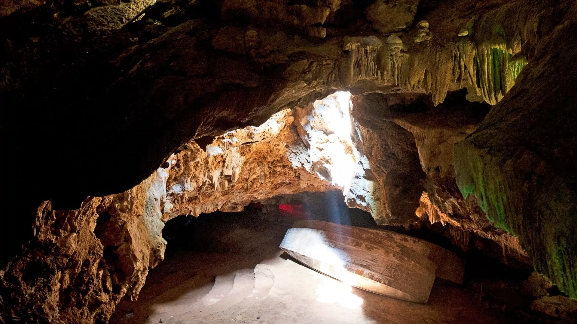 Tam Coc limestone caves