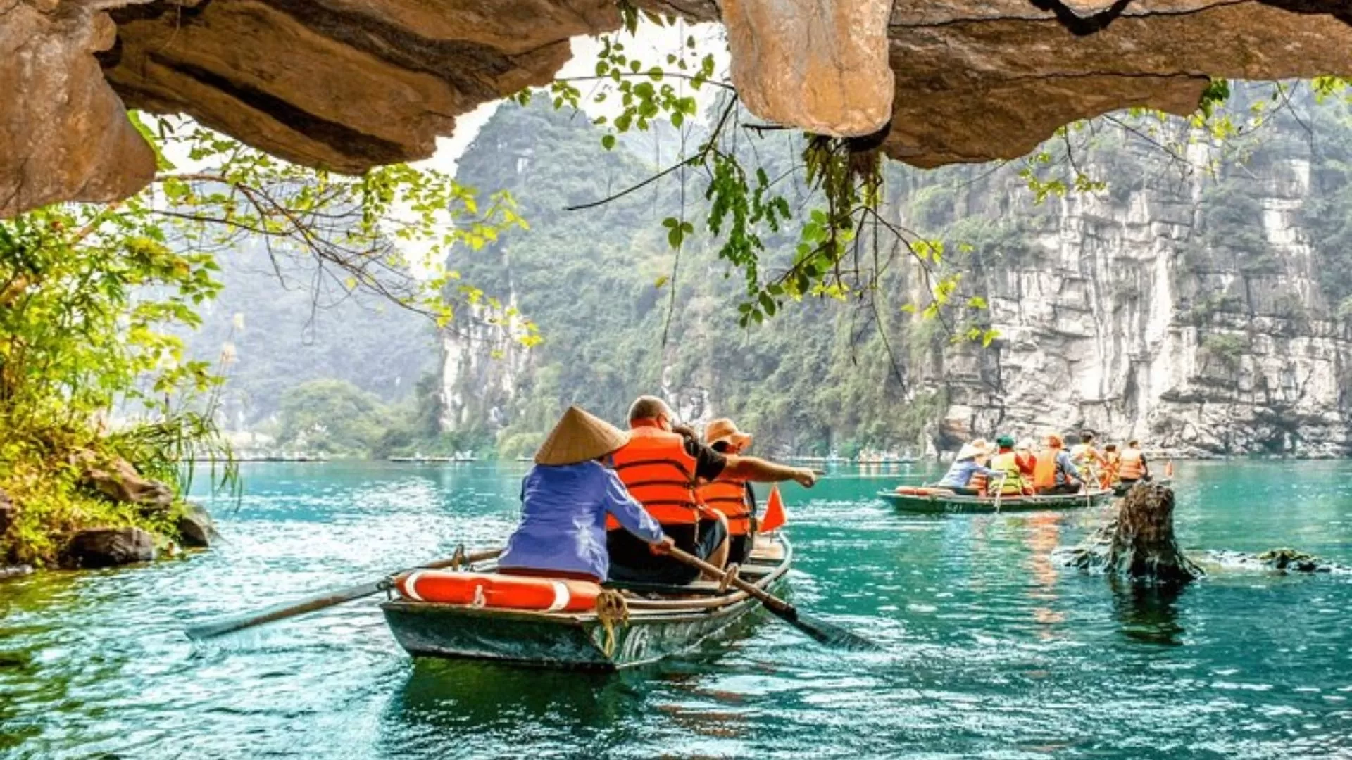 Boat trip in Tam Coc and Trang An