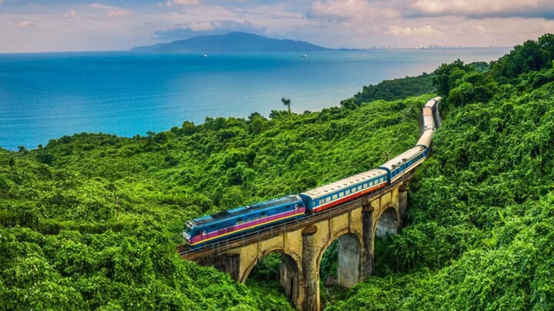 Train au Vietnam