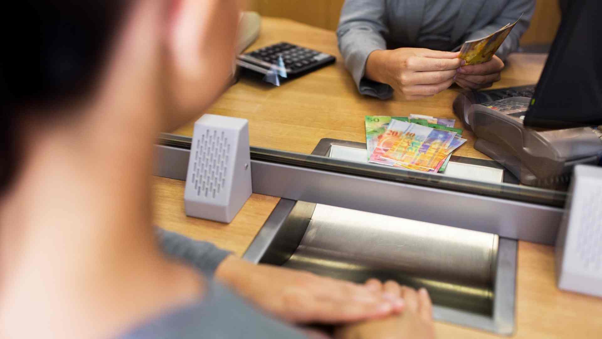 Exchanging money at banks is a reliable option