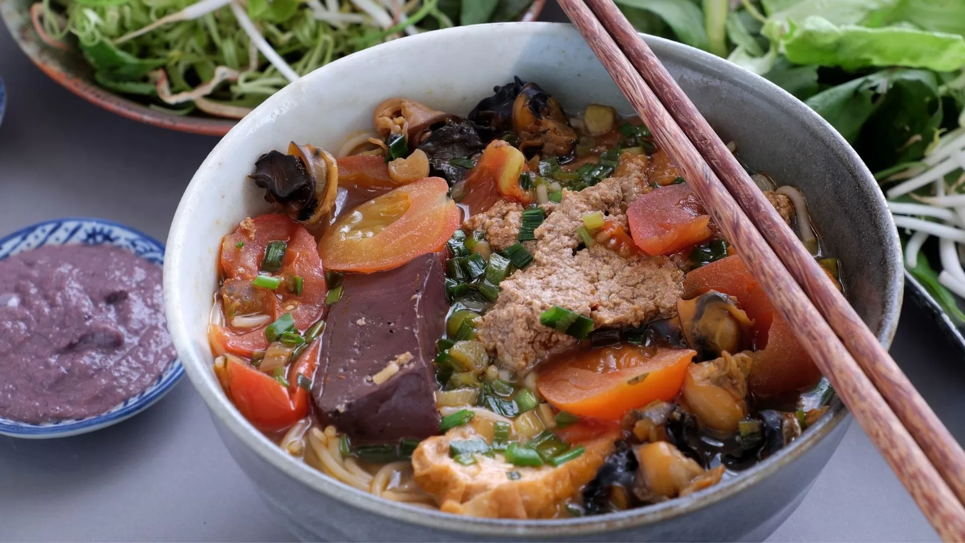 A bowl of Bun rieu